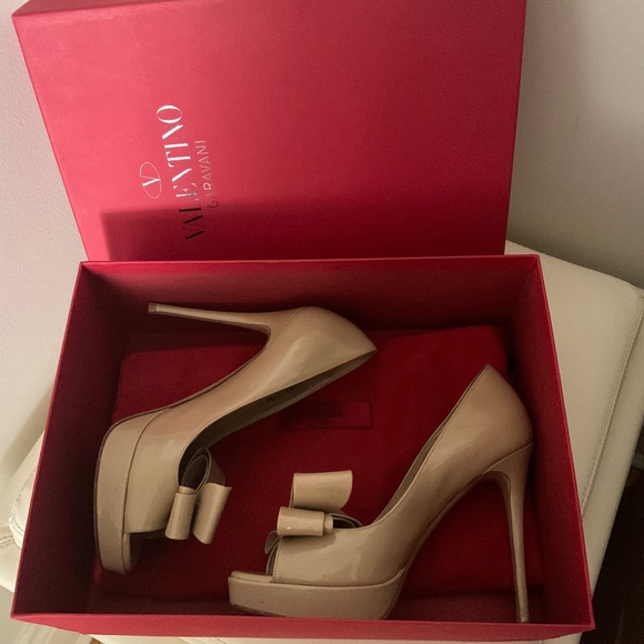 Valentino Bow Pump color sand size 35.5 - Picture 1 of 10